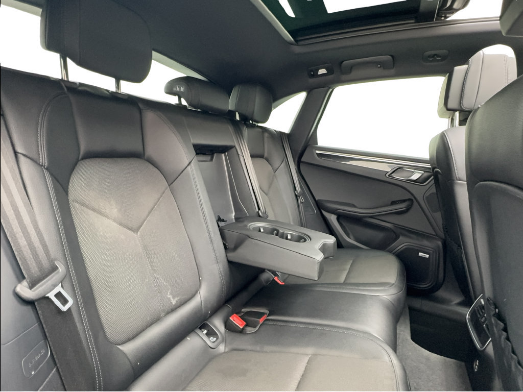 Used 2022 Porsche Macan AWD/4WD image 23
