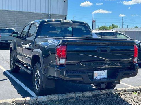 Certified 2019 Toyota Tacoma TRD Off-Road AWD/4WD image 4