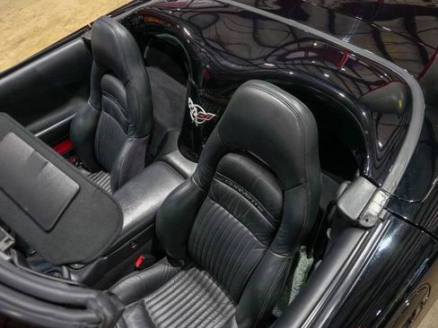 Used 2003 Chevrolet Corvette Convertible w/ Preferred Equipment Group1 RWD image 19
