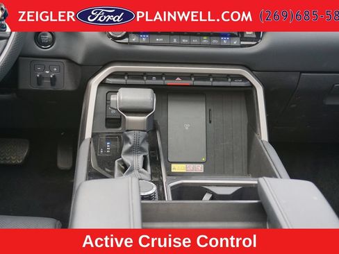 Used 2025 Toyota Tundra Limited AWD/4WD image 13