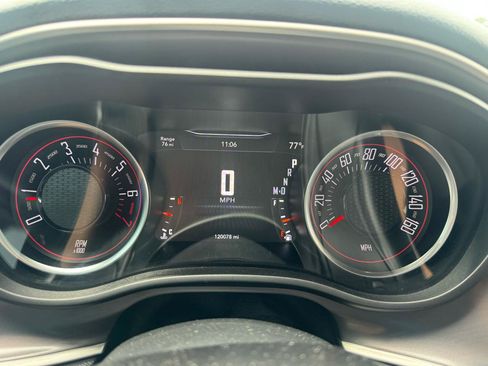 Used 2019 Dodge Challenger SXT RWD image 7