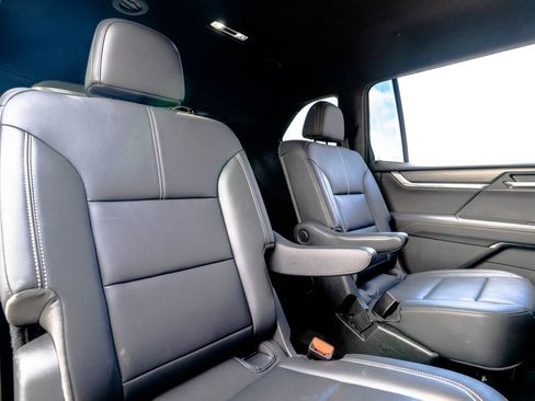Certified 2024 GMC Acadia Elevation AWD/4WD image 32
