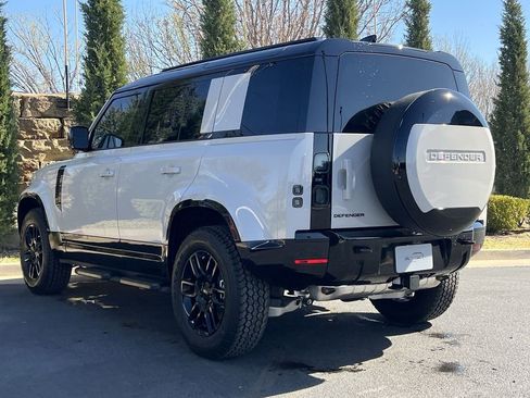 Used 2026 Land Rover Defender 110 X-Dynamic SE image 3