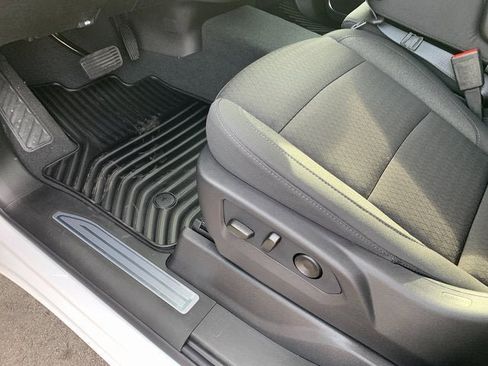 New 2026 GMC Sierra 1500 SLE w/ Preferred Package image 15