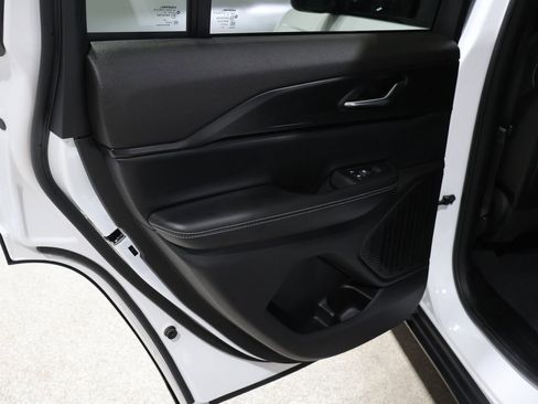 Used 2025 Jeep Grand Cherokee Laredo w/ Luxury Tech Group I image 18