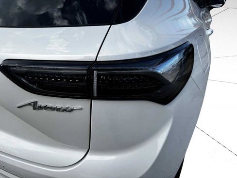 Used 2024 Buick Envision Avenir image 16