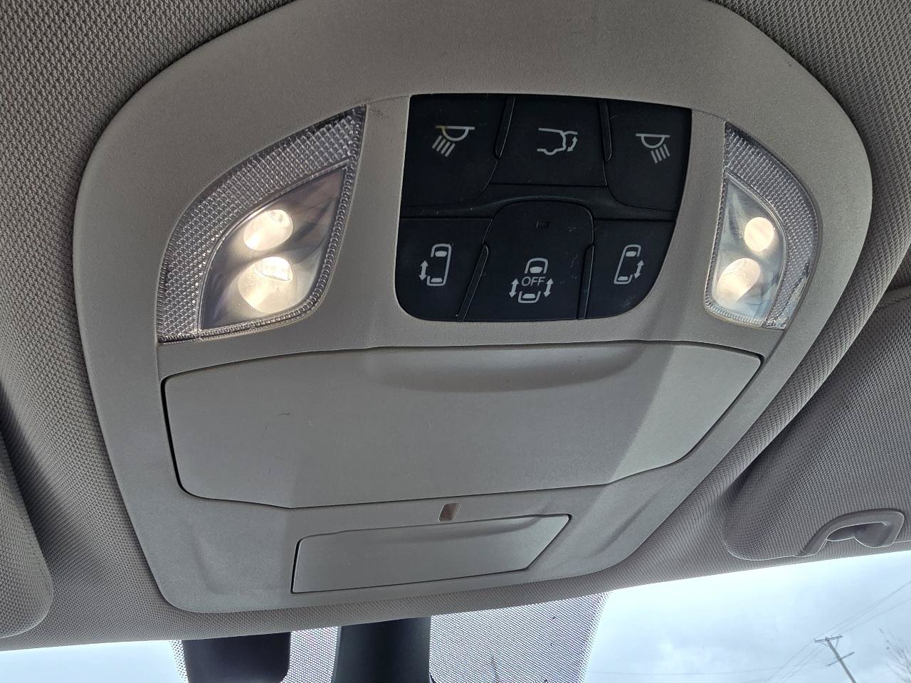 Used 2022 Chrysler Pacifica Touring-L FWD image 35