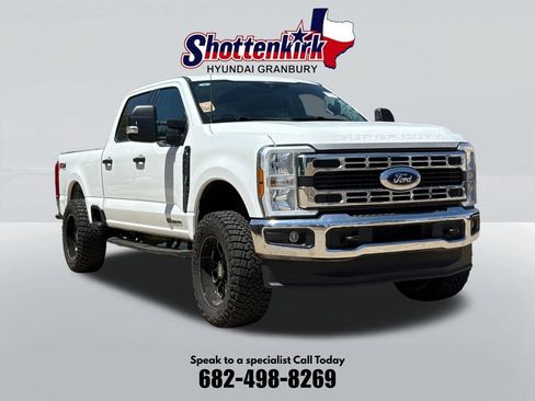 Used 2025 Ford F250 XLT w/ FX4 Off-Road Package AWD/4WD image 3