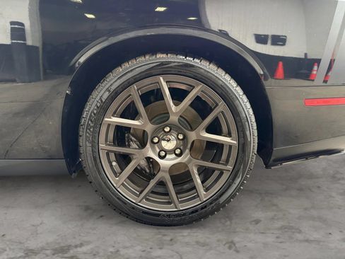 Used 2016 Dodge Challenger R/T Scat Pack w/ Leather Interior Group RWD image 44