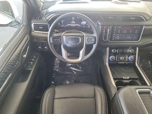 Used 2023 GMC Yukon XL Denali AWD/4WD image 18