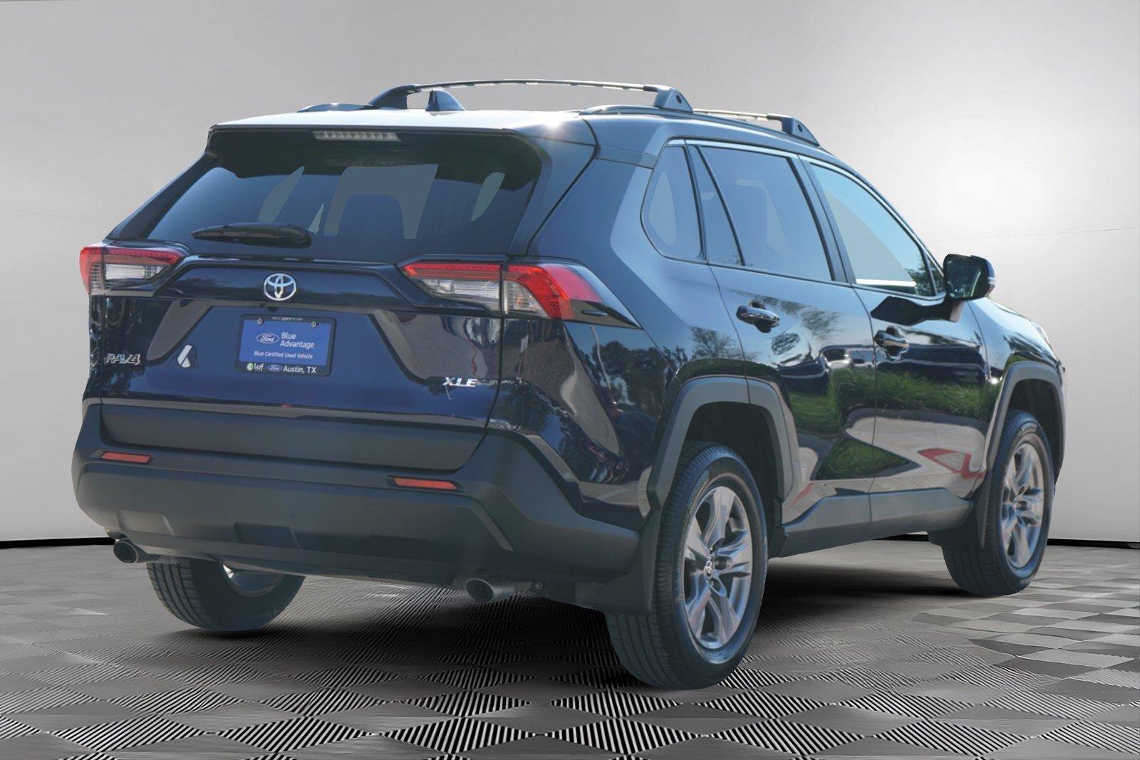 Used 2024 Toyota RAV4 XLE FWD image 5