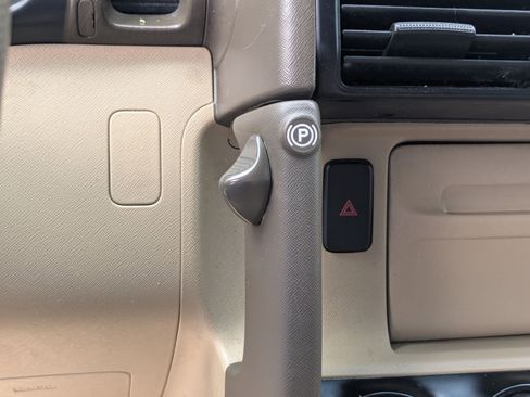 Used 2006 Honda CR-V LX image 32