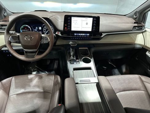 Certified 2024 Toyota Sienna Platinum AWD/4WD image 7
