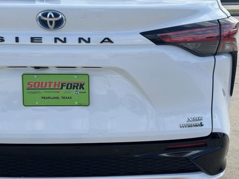 Used 2021 Toyota Sienna XSE image 6