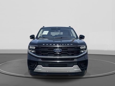 Certified 2025 Ford Expedition Platinum image 3