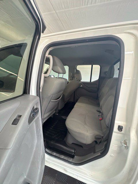 Used 2021 Nissan Frontier SV w/ Midnight Edition Floor Mats AWD/4WD image 12