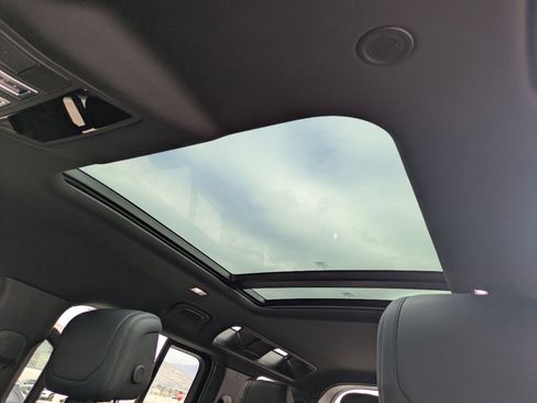 Certified 2023 Land Rover Defender 110 X image 23