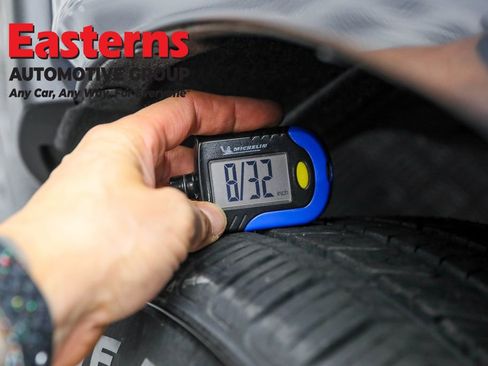 Used 2024 Toyota Venza LE image 26