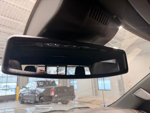 Used 2025 GMC Sierra 1500 AT4 w/ AT4 Premium Package image 44