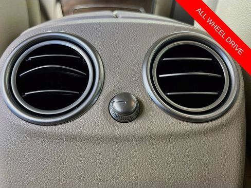 Used 2019 Mercedes-Benz GLC 300 4MATIC image 24