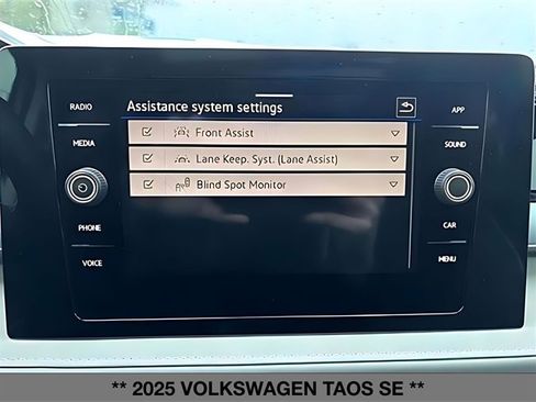 Used 2025 Volkswagen Taos SE w/ Panoramic Sunroof Package image 28