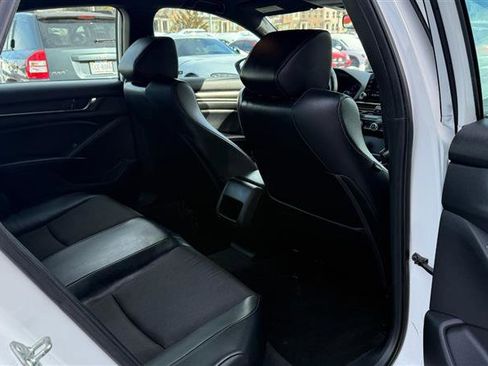 Used 2018 Honda Accord Sport image 10