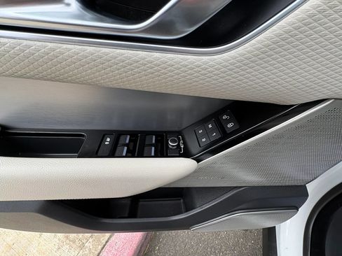 Used 2019 Land Rover Range Rover Velar R-Dynamic SE AWD/4WD image 11