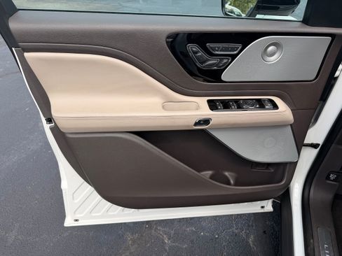 Used 2022 Lincoln Aviator Grand Touring w/ Equipment Group 301A AWD/4WD image 13