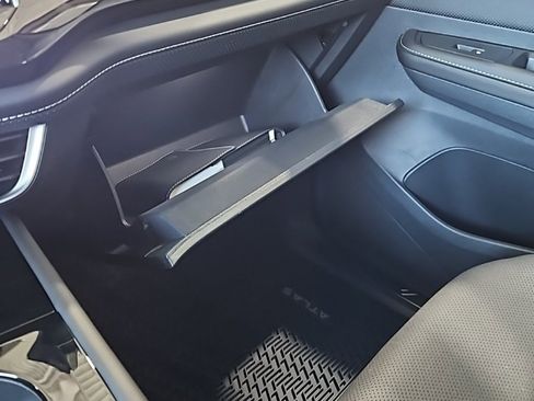 New 2026 Volkswagen Atlas SE image 31