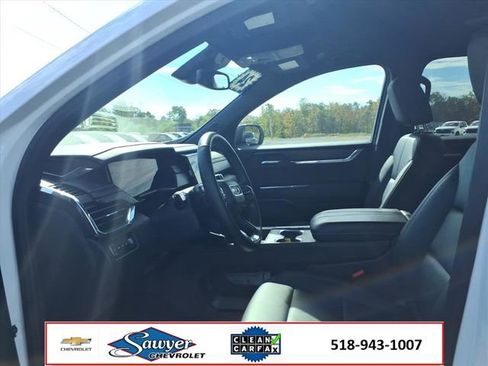 Used 2024 GMC Acadia Elevation image 15