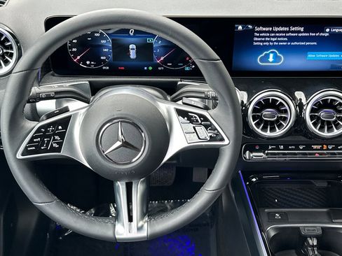 Used 2025 Mercedes-Benz GLB 250 image 14
