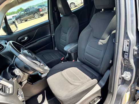 Used 2022 Jeep Renegade Latitude w/ Convenience Group AWD/4WD image 21