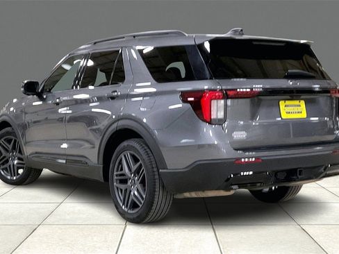 Certified 2025 Ford Explorer ST-Line w/ ST-Line Street Pack image 11