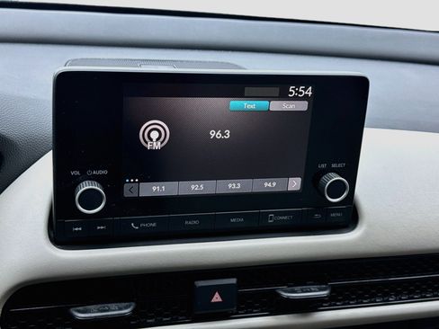 Used 2023 Honda HR-V LX image 11