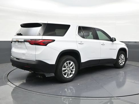 Used 2023 Chevrolet Traverse LS FWD image 5