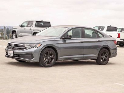 Used 2023 Volkswagen Jetta SE w/ Panoramic Sunroof Package