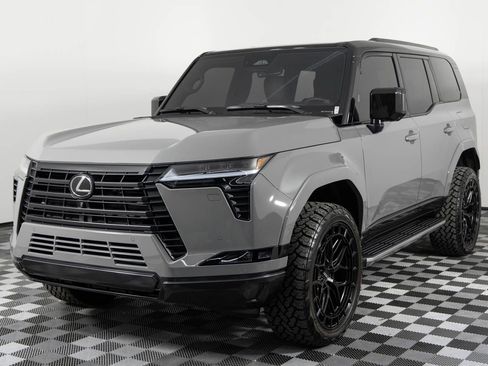 Used 2025 Lexus GX 550 w/ Accessory Package (Z1) image 2
