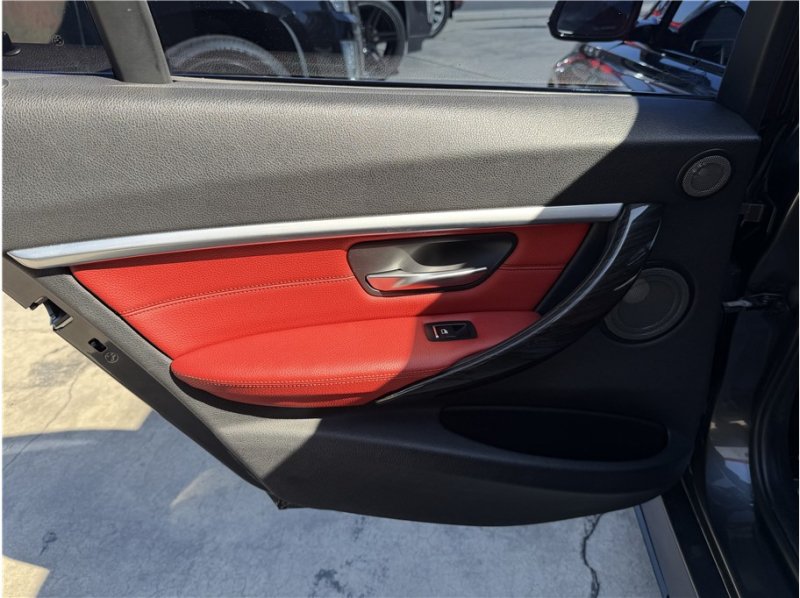 Used 2017 BMW 340i Sedan RWD image 21