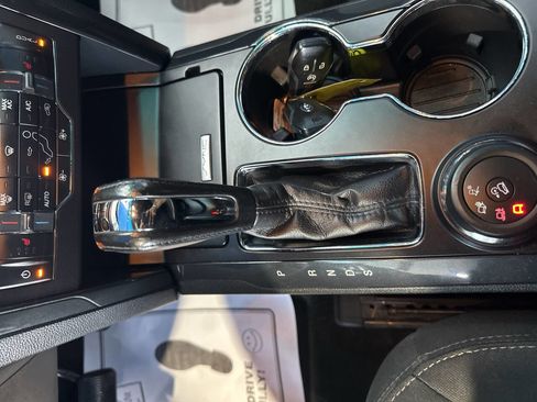 Used 2017 Ford Explorer XLT image 31