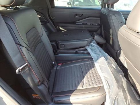 New 2026 Nissan Pathfinder SV image 19