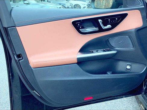 New 2025 Mercedes-Benz C 300 4MATIC Sedan image 12