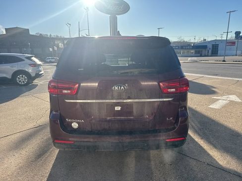 Used 2020 Kia Sedona LX image 4