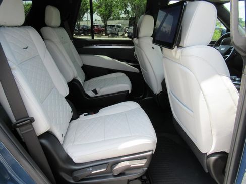 New 2026 Cadillac Escalade Platinum Luxury w/ LPO, Radiant Package AWD/4WD image 37