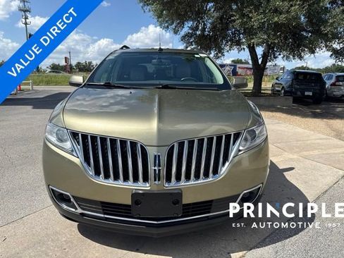 Used 2013 Lincoln MKX FWD image 3