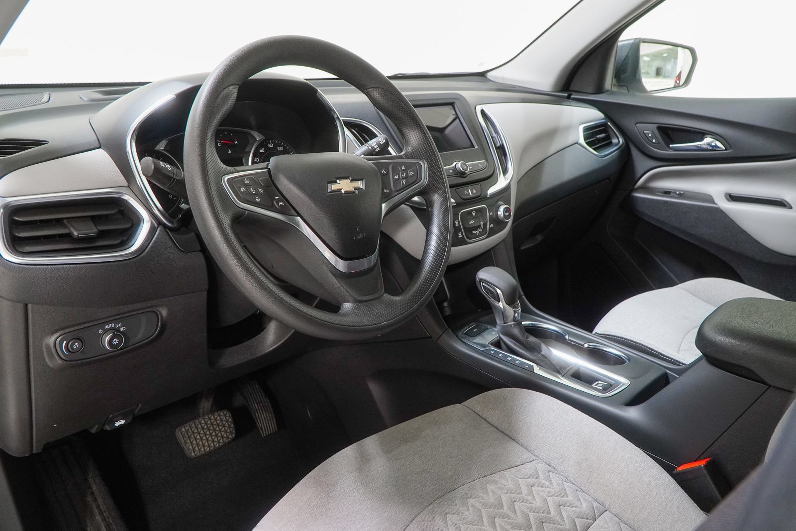 Used 2022 Chevrolet Equinox LS w/ LS Convenience Package AWD/4WD image 18