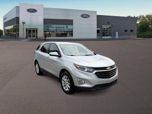 Used 2019 Chevrolet Equinox LT FWD image 2