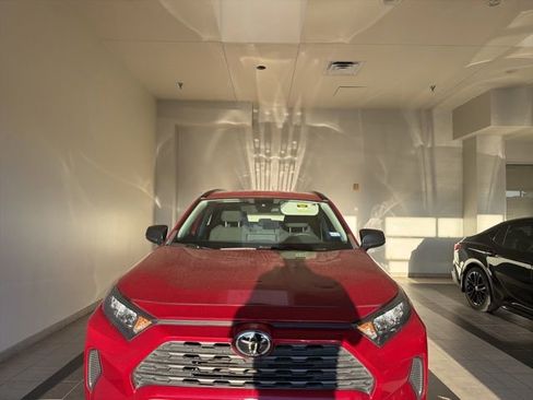 Used 2021 Toyota RAV4 LE image 2