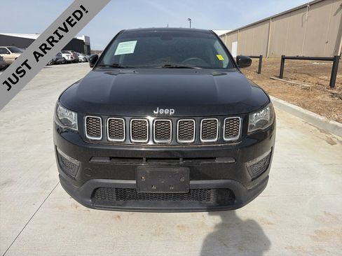 Used 2020 Jeep Compass Sport image 2
