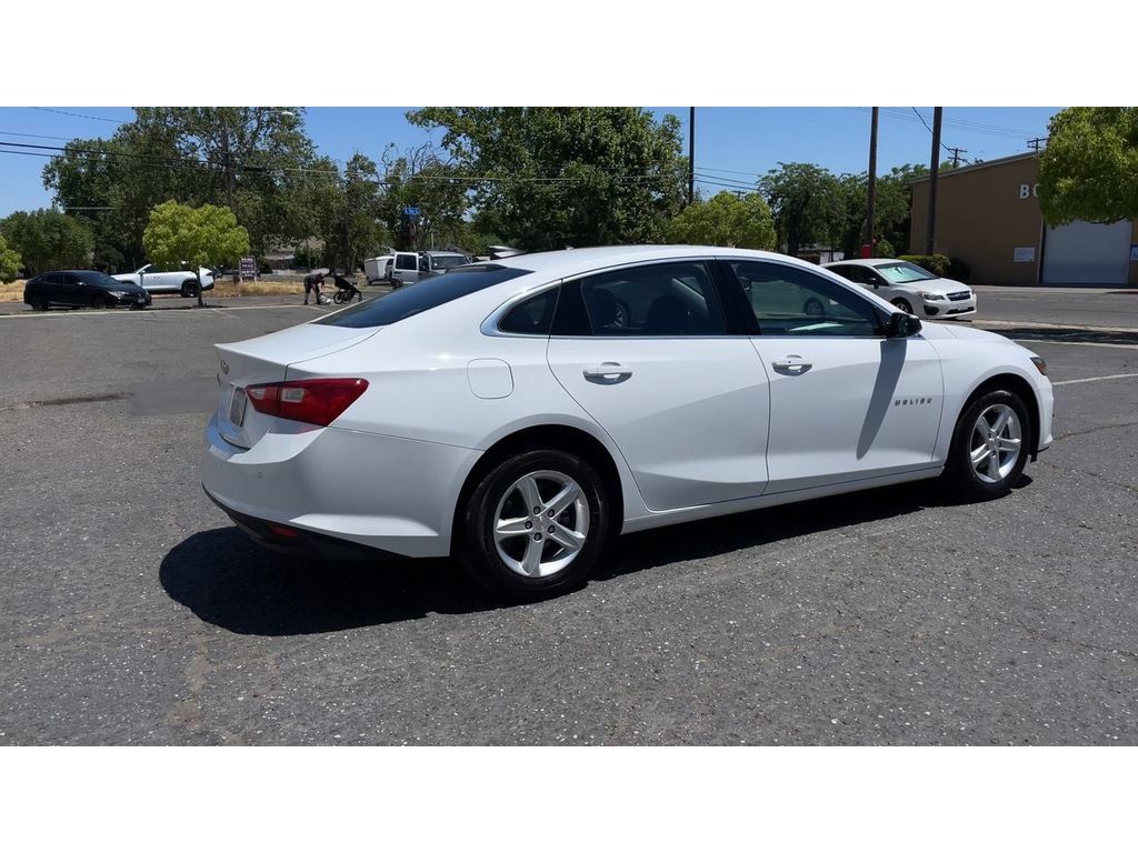 Used 2020 Chevrolet Malibu LS w/ Driver Confidence Package II FWD image 3