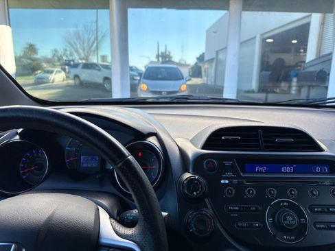Used 2013 Honda Fit Sport image 17